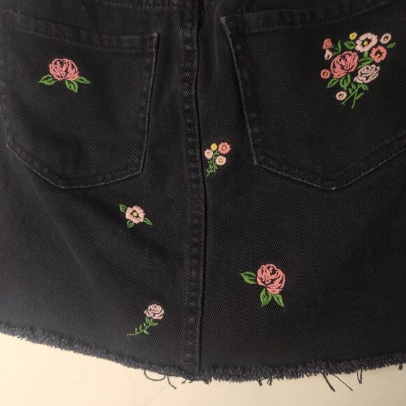 PacSun Floral Embroidered Denim Jean Skirt Size 25 Mini - Picture 8 of 9